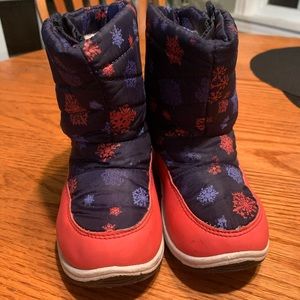 Mountain warehouse snow  flakes boot..